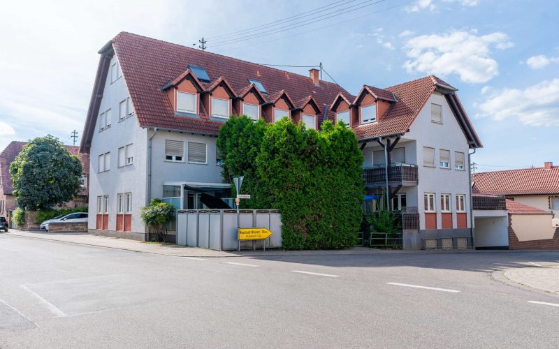 Moderne und geräumige 3,5 Zimmer-Wohnung im Erdgeschoss und Souterrain in bester Lage-1