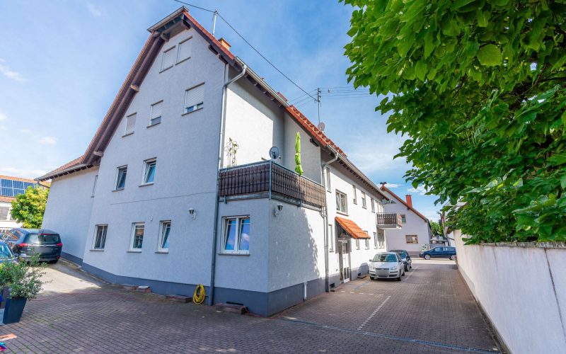 Moderne und geräumige 3,5 Zimmer-Wohnung im Erdgeschoss und Souterrain in bester Lage-2